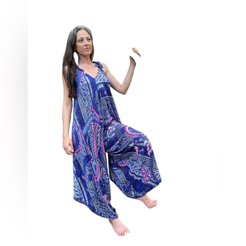 Chic Blue Patterned Jumpsuit - image 5